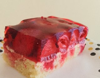Lekkie Ciasto Truskawkowe z Kremem