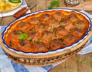 Klopsiki zapiekane w sosie pomidorowym