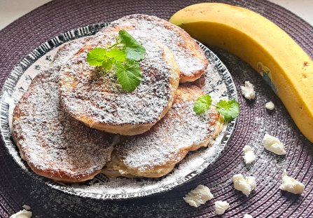 Śniadaniowe placuszki twarogowo -  bananowe.