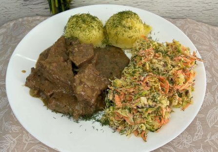 Duszona wątróbka wieprzowa z cebulką