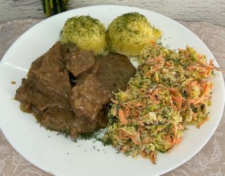 Duszona wątróbka wieprzowa z cebulką
