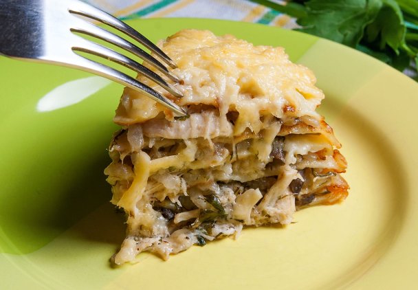 Zapiekanka naleśnikowa z pieczarkami