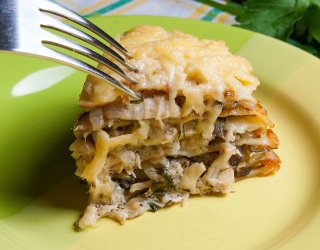Zapiekanka naleśnikowa z pieczarkami