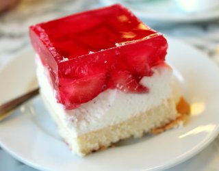 Śmietankowiec z truskawkami