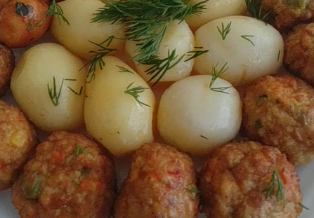 Malutkie pulpeciki z mięsa mielonego