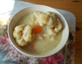 Zupa jarzynowa z kalafiorem