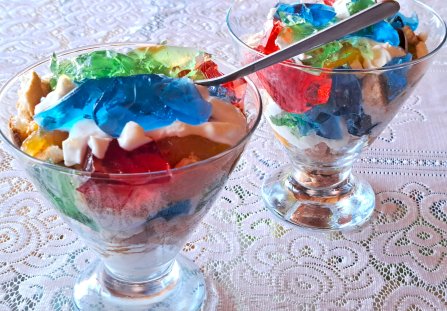 Galaretkowo - jogurtowy deserek z pepitkami
