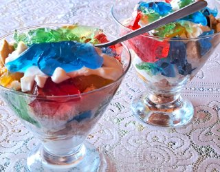 Galaretkowo - jogurtowy deserek z pepitkami