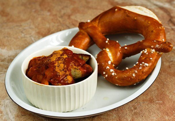 Currywurst - niemiecki smakołyk z jarmarku