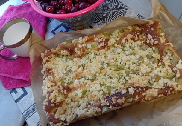 Ciasto drożdżowe z rabarbarem