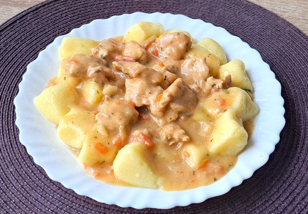 Gulasz indyczy do kopytek i nie tylko.