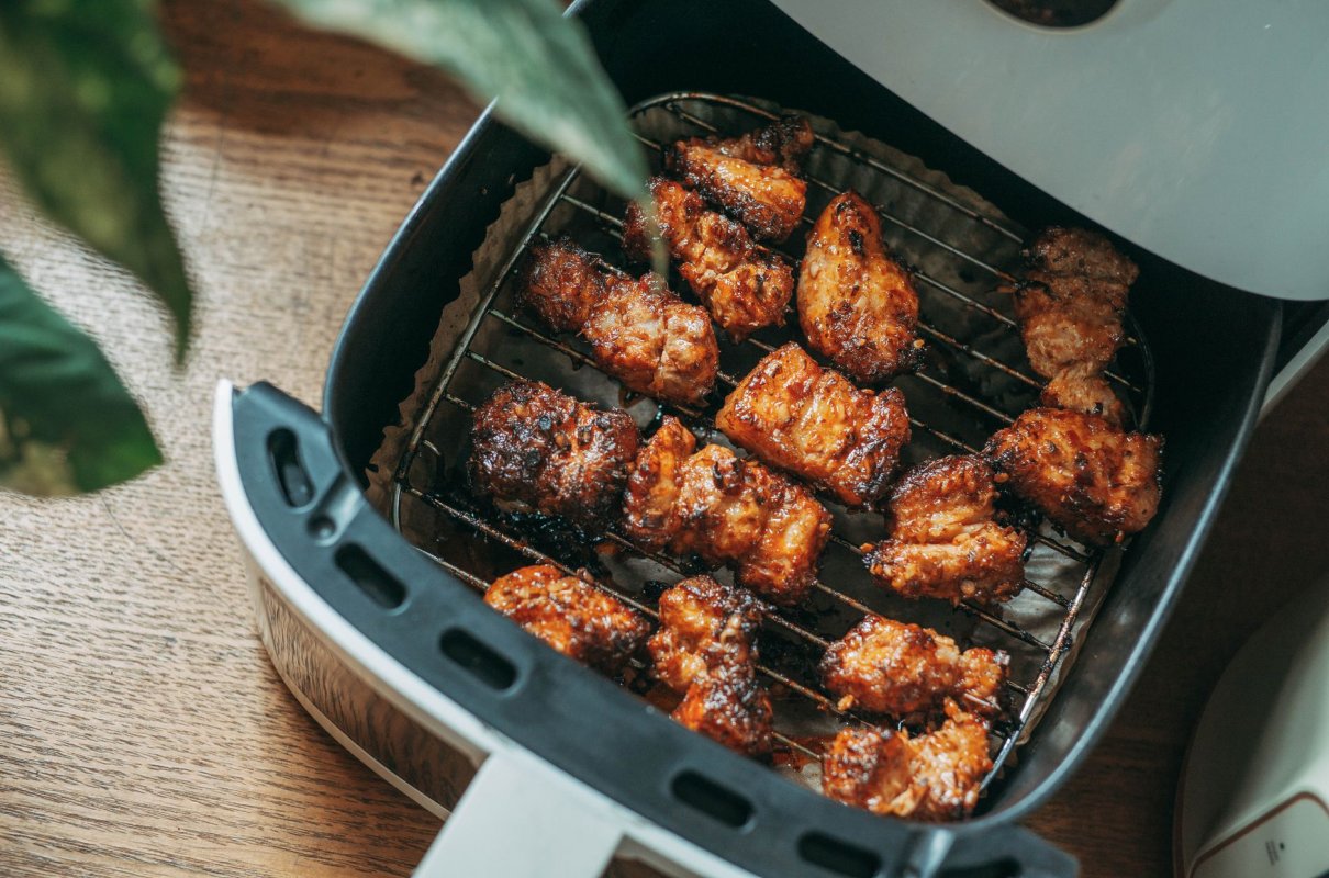 Air fryer na redukcji - co zrobić, aby dania były smaczne i sprzyjały redukcji?
