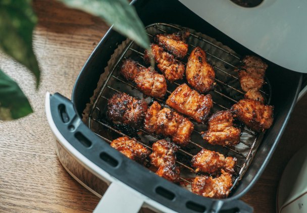 Air fryer na redukcji - co zrobić, aby dania były smaczne i sprzyjały redukcji?