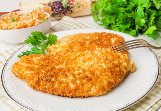 Kotlety z kurczaka w panierce z panko.