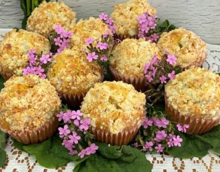 Błyskawiczne muffinki kokosowe z rabarbarem