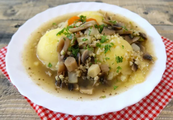 Krupnik z pieczarkami