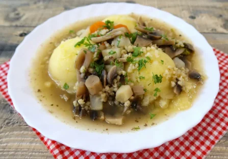 Krupnik z pieczarkami