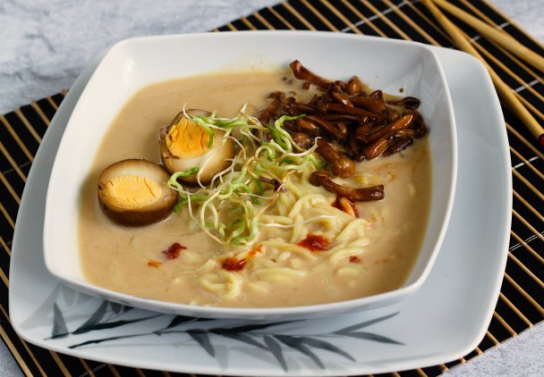 Kremowy tofu-miso ramen