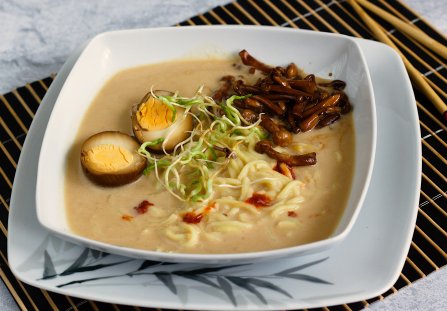 Kremowy tofu-miso ramen