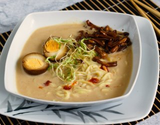 Kremowy tofu-miso ramen