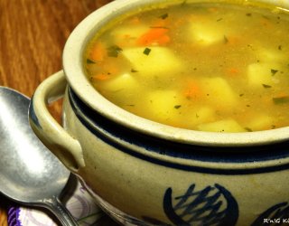 Maggiczny krupnik na żeberkach
