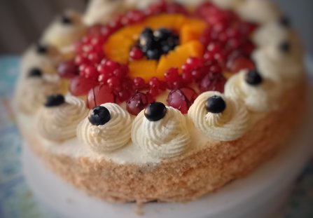 Tort z bitą śmietaną