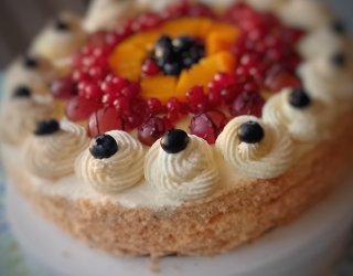 Tort z bitą śmietaną
