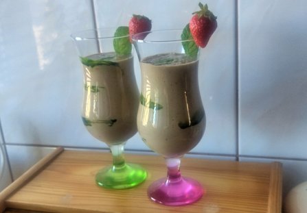Koktajl truskawkowy z chlorellą.