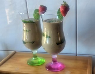 Koktajl truskawkowy z chlorellą.