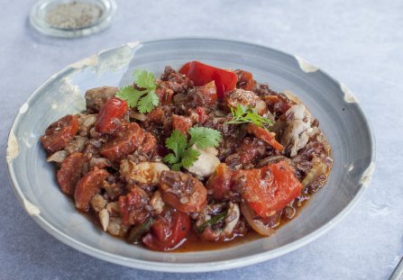 Jambalaya z kurczakiem i chorizo