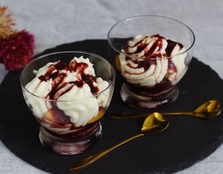 Orzeźwiający deser cytrynowo-jeżynowy