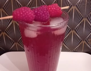Herbata malinowa chłodzona