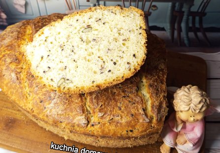 Chleb pszenny z ziarnami na drożdżach suszonych