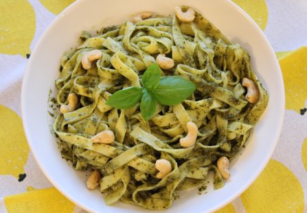 tagliatelle z sosem pesto
