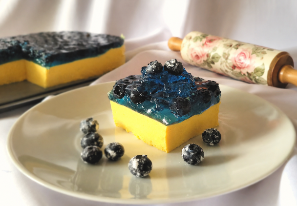 Sernik mango z borówkami