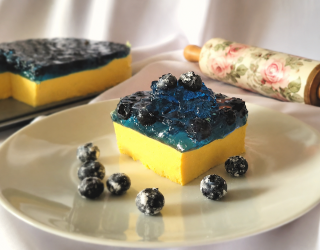 Sernik mango z borówkami