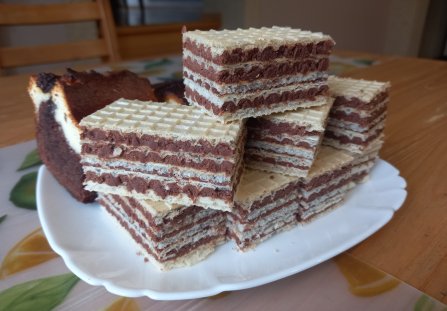 Wafle przełożone masą z mleka w proszku