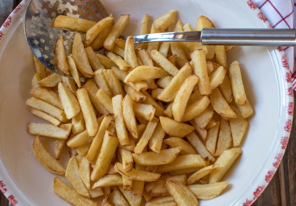 Frytki miękkie w środku i chrupiące na zewnątrz