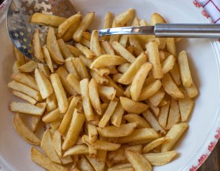 Frytki miękkie w środku i chrupiące na zewnątrz