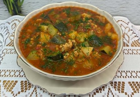 Zupa z cukini z mięsem mielonym
