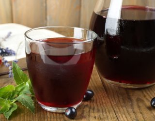 Sok z tych owoców powinny pić osoby, które pracują przy komputerze. Jest też dobry na skoki ciśnienia