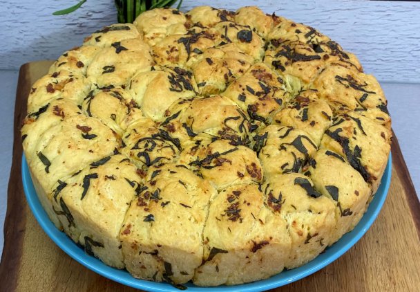 Chlebek rwany z pesto bazyliowym
