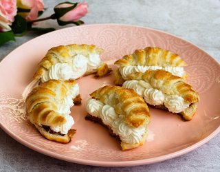 Rogaliki francuskie z kremem z ricotty