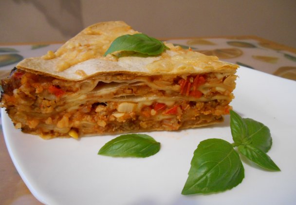 Tortilla z mięsem mielonym, a’la torcik