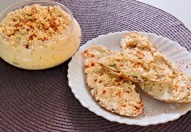 Pikantna pasta serowa.