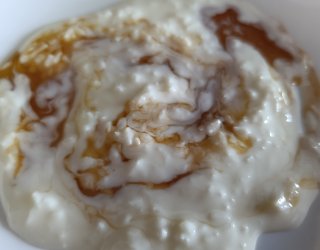 Jogurt kokosowy z syropem klonowym