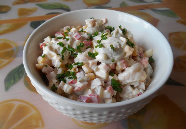 Sałatka z tortellini i kukurydzy