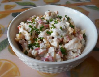 Sałatka z tortellini i kukurydzy
