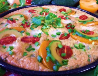 Omlet z piekarnika z awokado, pomidorami, serem