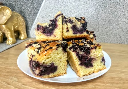 Ciasto drożdżowe z jagodami i kruszonką ( bez wyrabiania )
